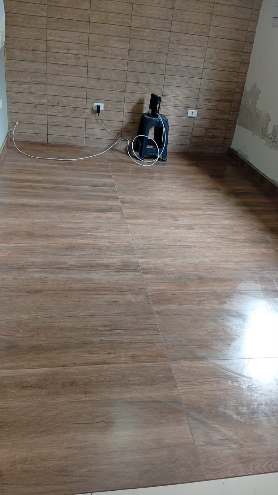 Piso porcelanato madeirado de grande formato