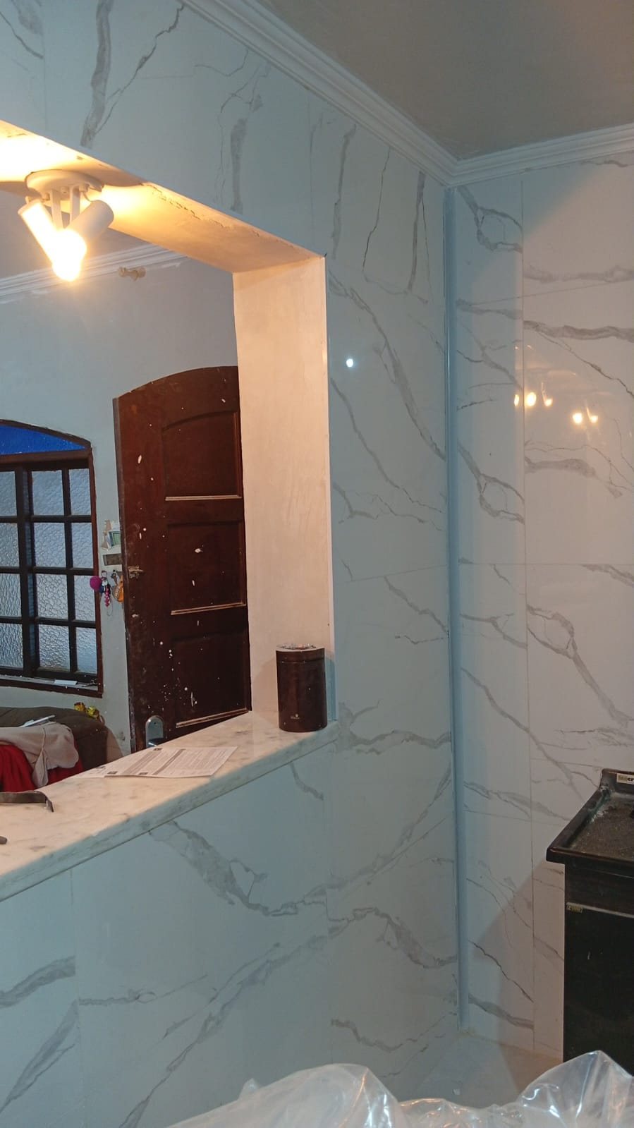 Revestimento de parede em porcelanato mármore branco