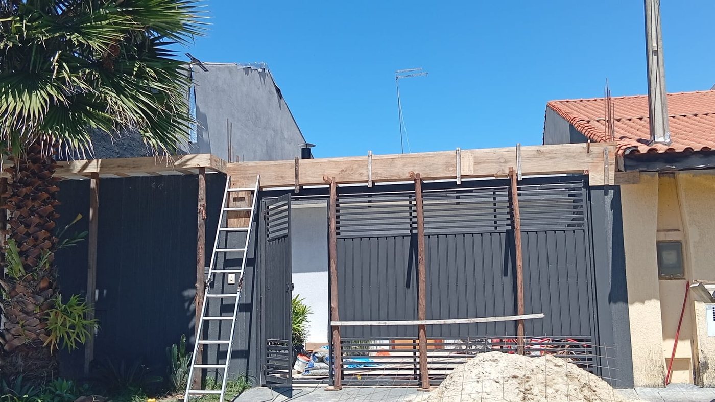 Etapa 1 — estrutura de madeira da fachada